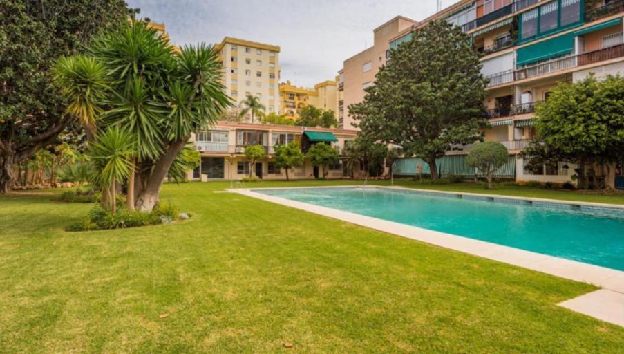 Stylish 3 Bedroom Penthouse In Marbella Centre With Large Pool Close To The Beach エクステリア 写真